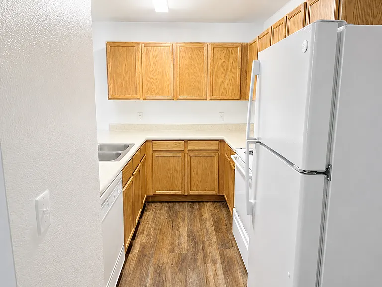 Willow Park Apartments — Photo 16
