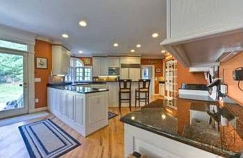 5th image of 3158 Mary Etta Ln