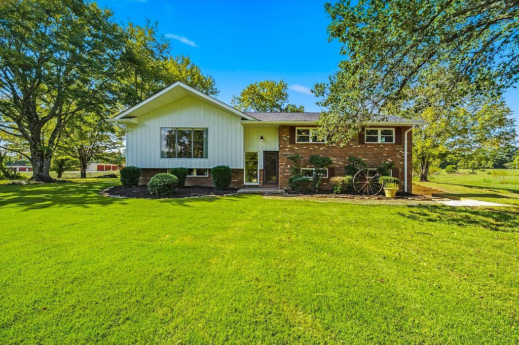 686 Clearwater Rd - Property Image