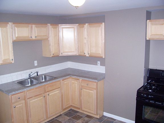 5th image of 28 Dwight Ave SE