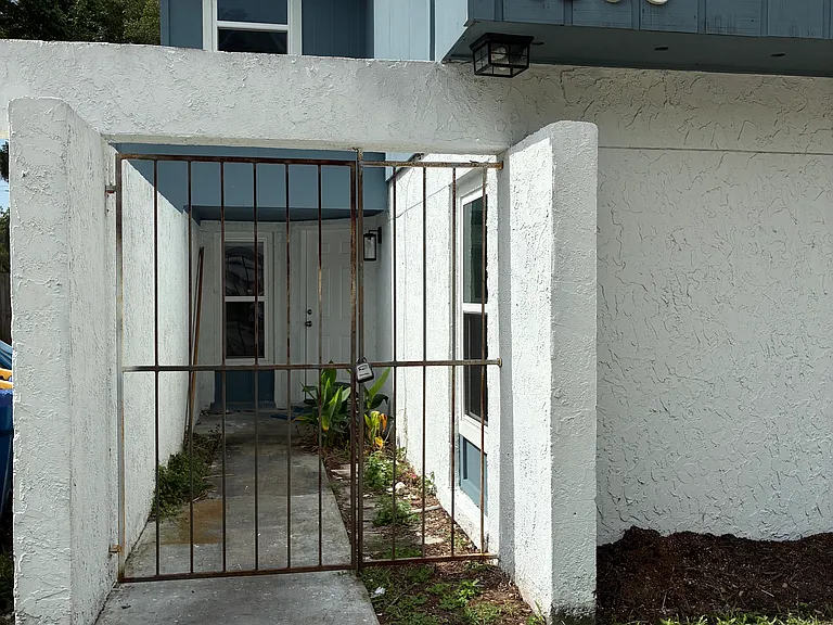 1208 Songbird Ln — Photo 1