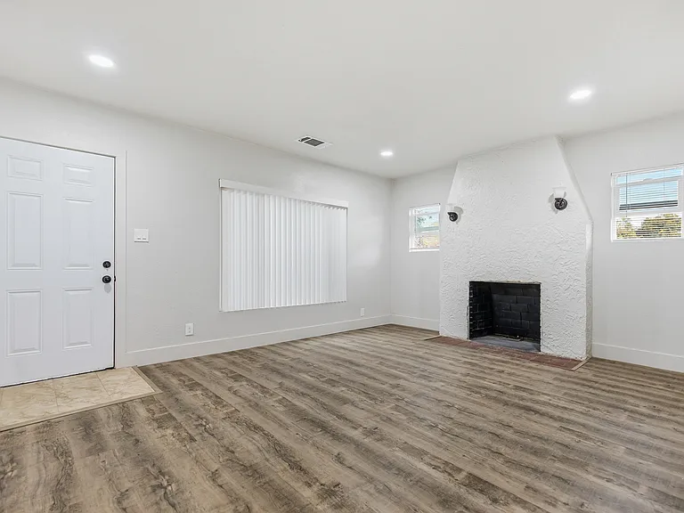 252 N G St — Photo 5