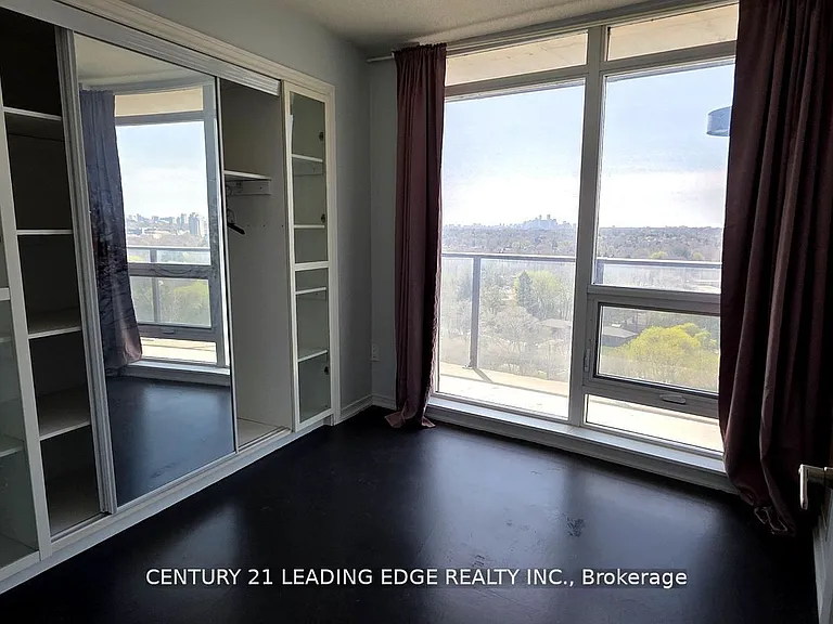 18 Valley Woods Rd #Penthouse 204 — Photo 16