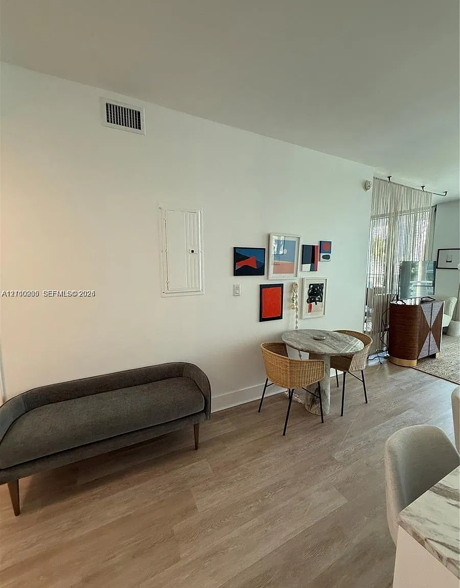 Ivy Condo — Photo 3