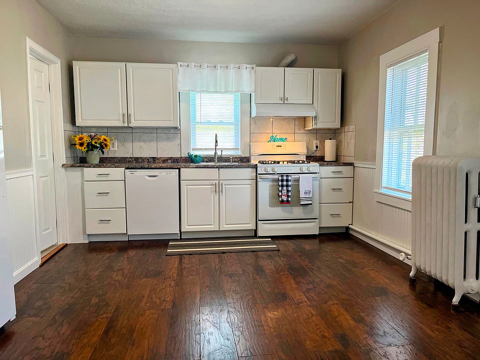 1st image of 44 Central St Floor 2