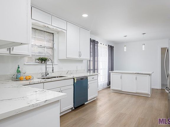 5th image of 4726 Parkoaks Dr