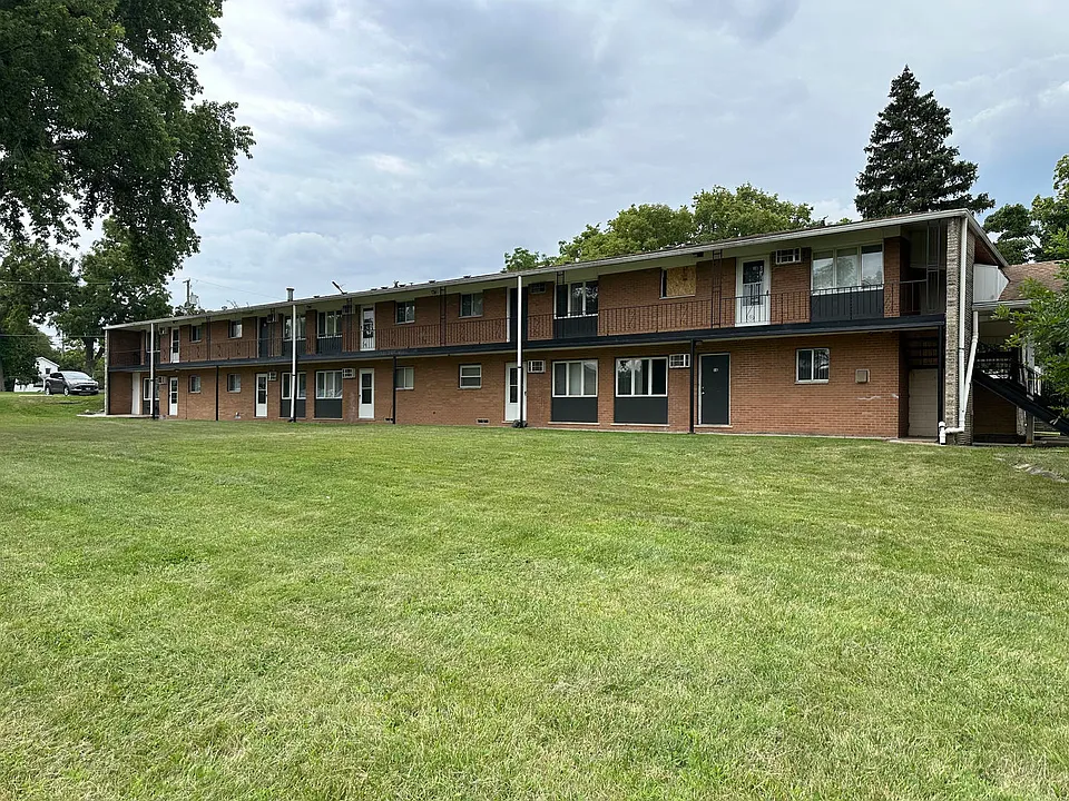 250 N Entrance Ave #8B