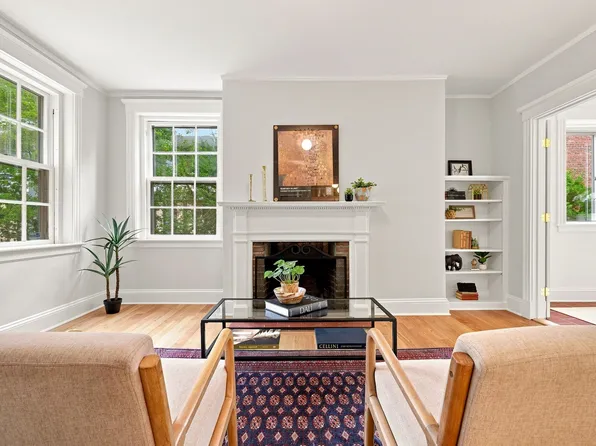 43 Linnaean St #2A, Cambridge, MA 02138