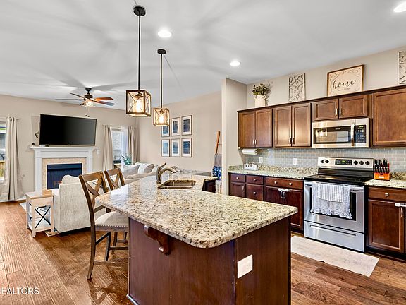 5th image of 1231 Branch Creek Ln
