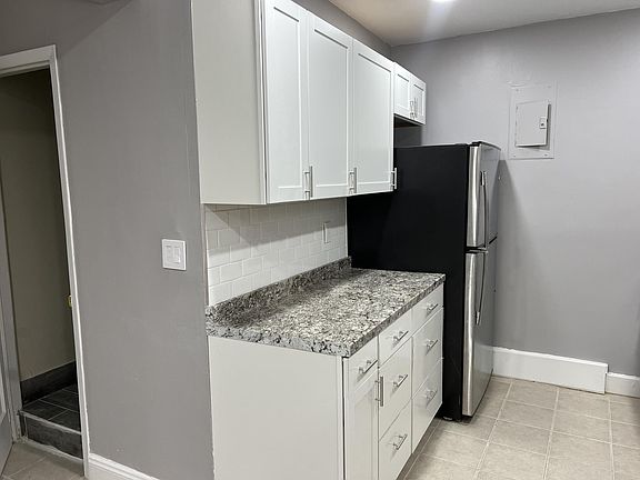 5th image of 8 Stewart Pl #1