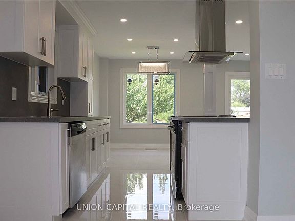 3rd image of 3210 Fairfox Cres