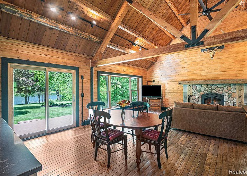 13410 Lakebrook Dr, Fenton, MI 48430 MLS 20230041549 Zillow