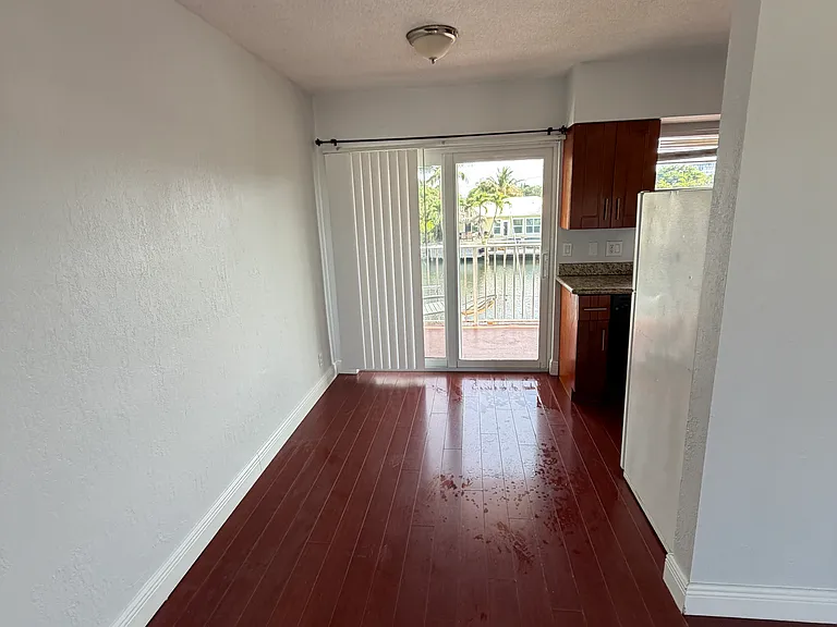 1801 SE 4th St #8 — Photo 6
