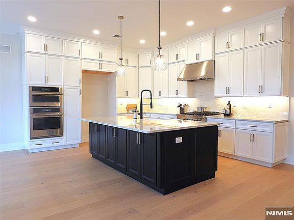 2nd image of 72 Woodmont Circle Riv