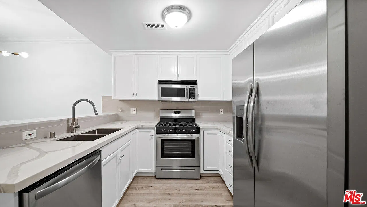 2 bed, 2.0 bath, 1300 sqft, $4,195 — Photo 1
