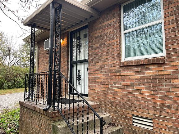 2nd image of 3426 & 3428 W Hamilton Ave #2B-1BA-715SQFT
