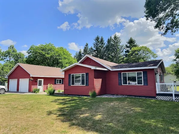 1037 Superior Ave, Kingsford, MI 49802