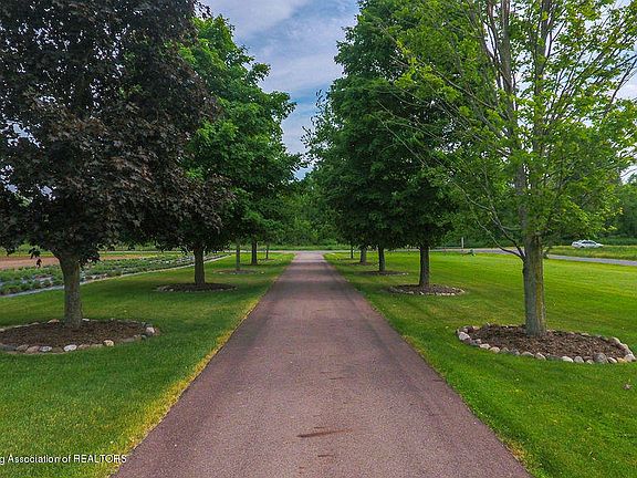 3rd image of 4662 Harper Rd