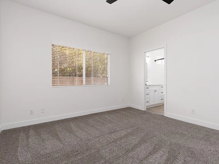 886 Park Walk Ave — Photo 12