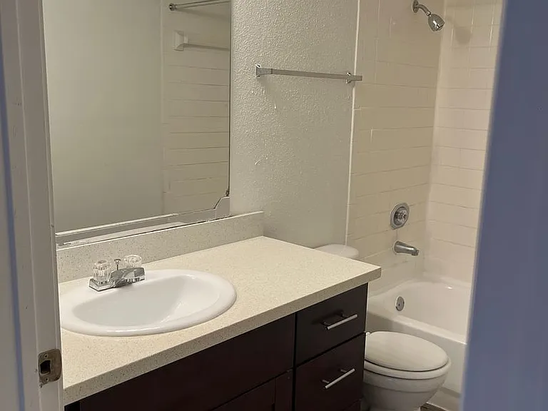 Emerald Cove Apartments — Photo 145