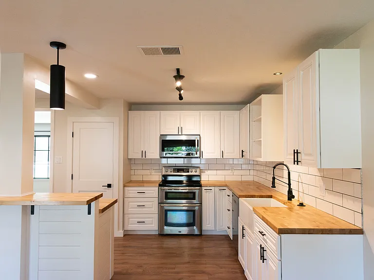 2504 Sinclair Ave — Photo 7