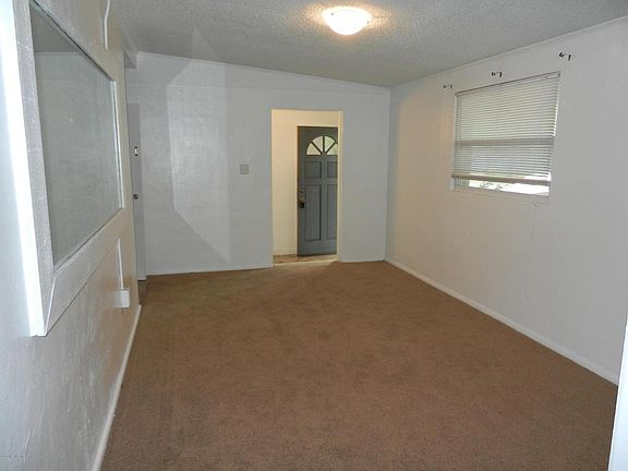 3rd image of 1922 Brookview Dr S