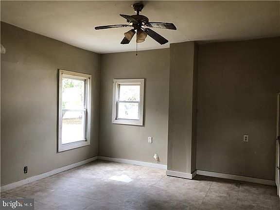 4th image of 54 Bortle Ave