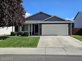 203 N Centennial St, Moxee, WA 98936
