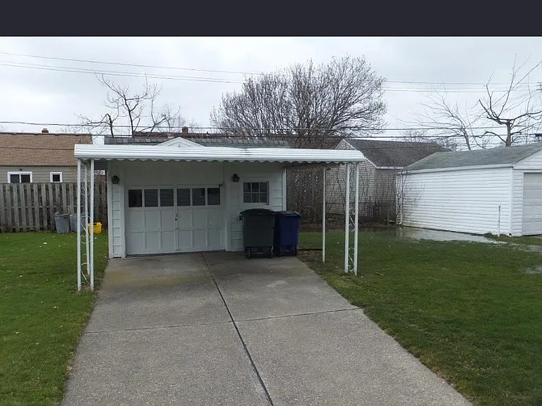 9403 Beech Ave — Photo 2