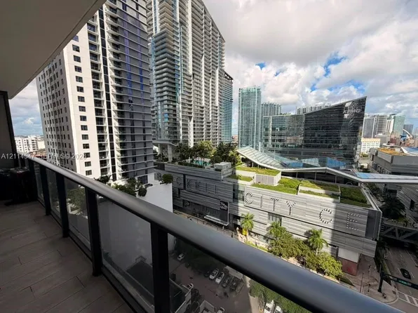 45 SW 9th St, Miami, FL