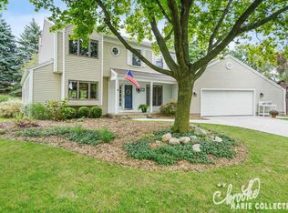 1472 Tenby Ct NE, Grand Rapids, MI 49505