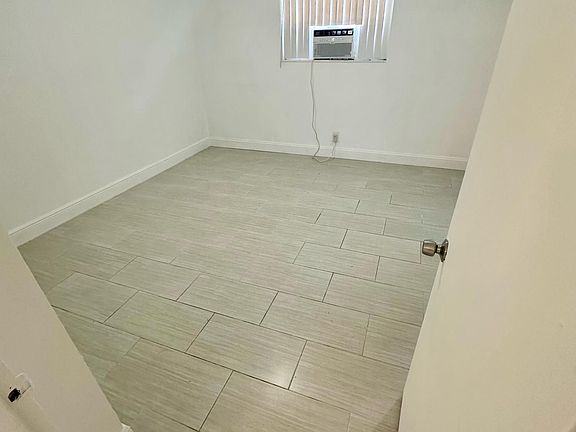 2nd image of 913 NE 18th Ave APT 116