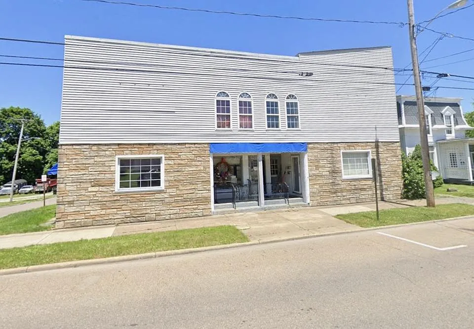 68 W Main St