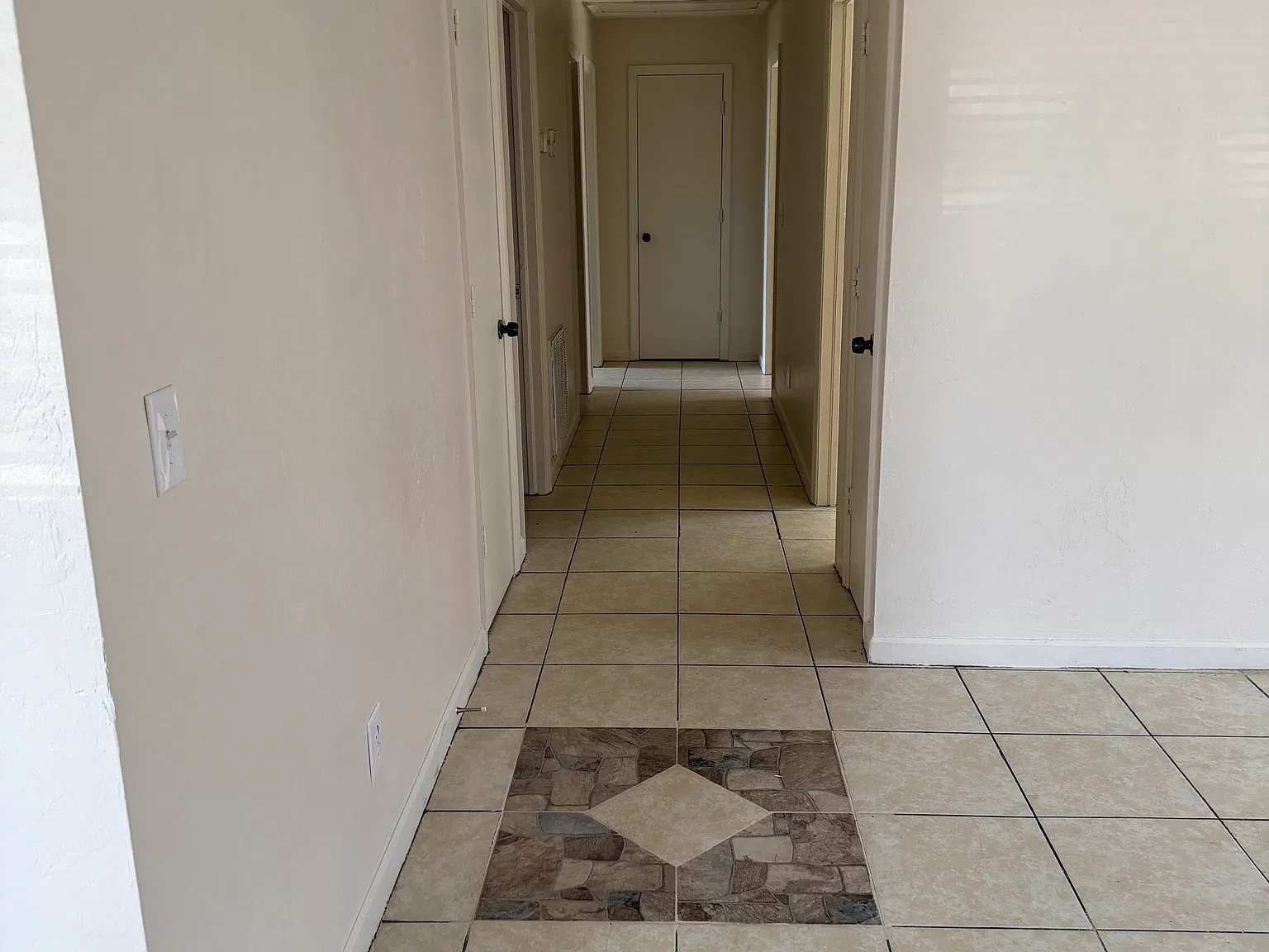 3 bed, 1144 sqft, $1,600 — Photo 2