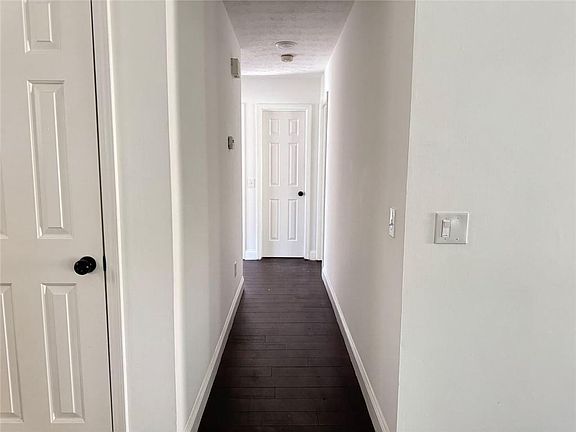 4th image of 622 Marble Arch Ave
