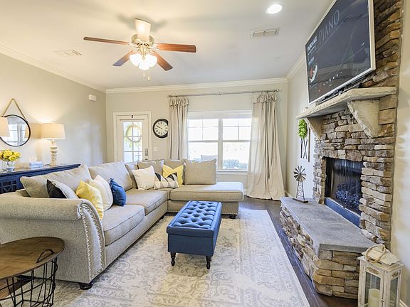 4th image of 5837 Enclave Dr