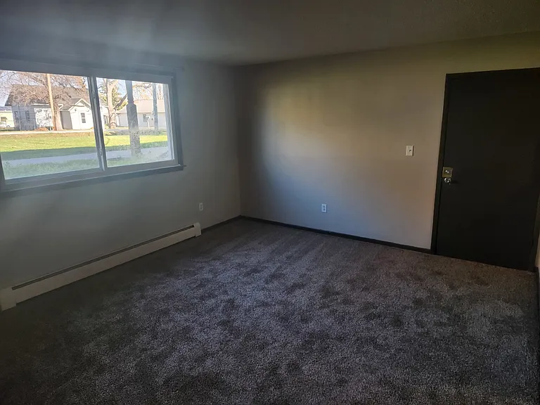 450 Laurel St — Photo 22