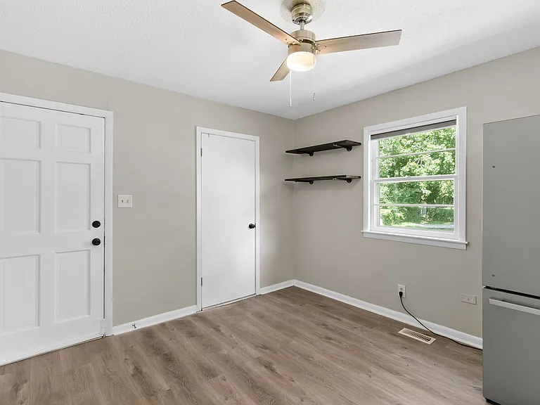 5215 Longbranch Dr — Photo 12
