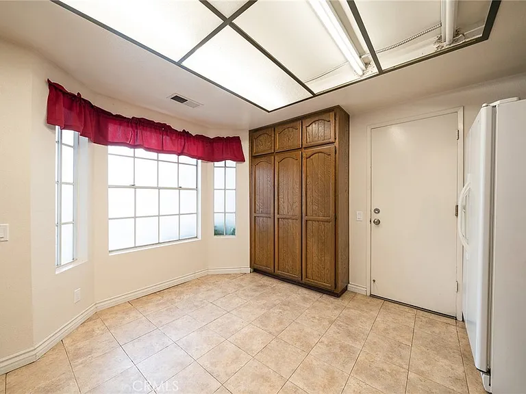 2106 E Wellington Ave — Photo 3