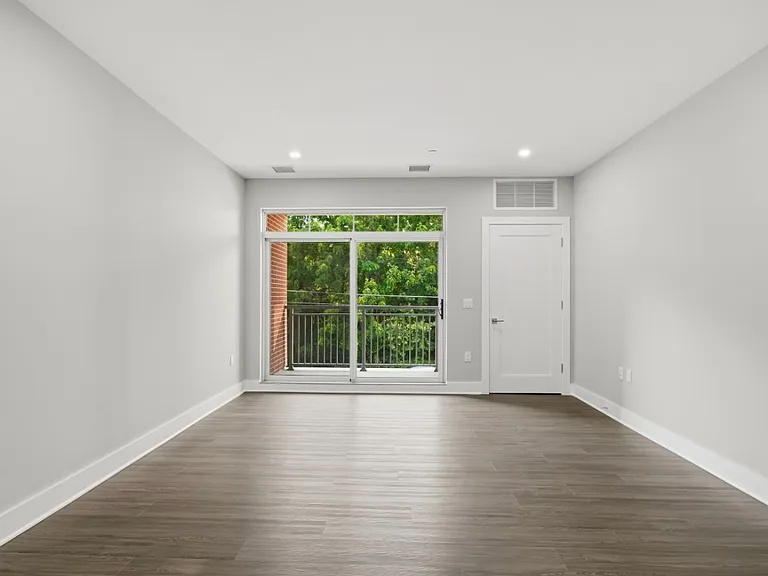 100 Smith St #2 — Photo 7