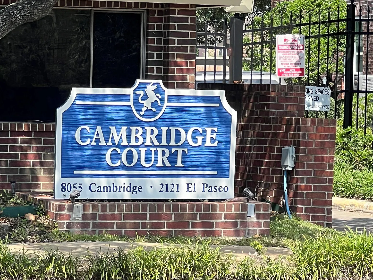 2 bed, 1.0 bath, 804 sqft, $1,300 — Photo 2