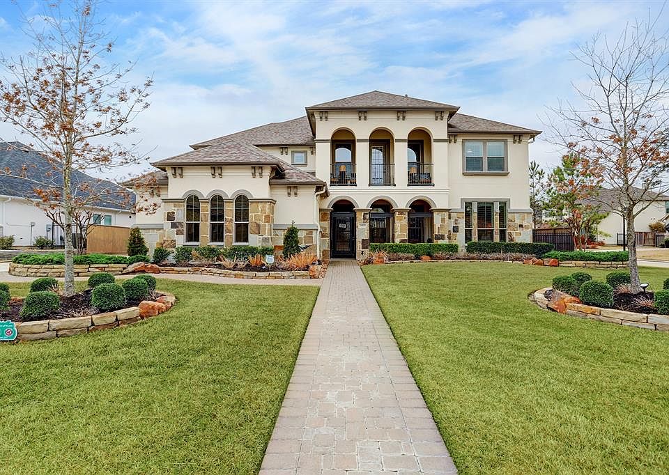 Quiet elegance is spoken here! This former spec home built by Drees Homes has plenty of bells and whistles: 5 bedrooms, 5.5 bathrooms, 2 fireplaces, 2 garages that can accommodate 3 cars, chef's dream kitchen and pantry, laundry center, media room, o