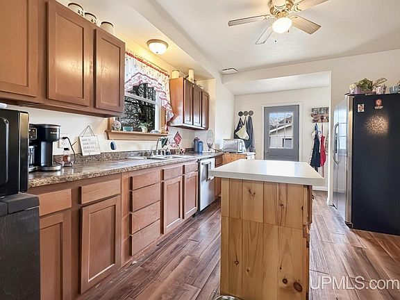 3rd image of 211 N 16th St