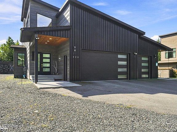 2nd image of 220 Tanner Cir
