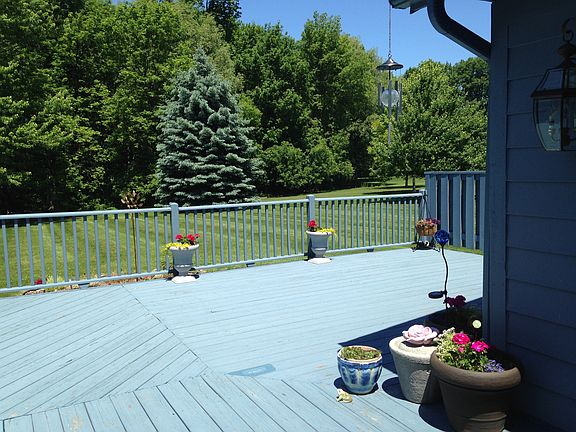 2 sided deck, back yard