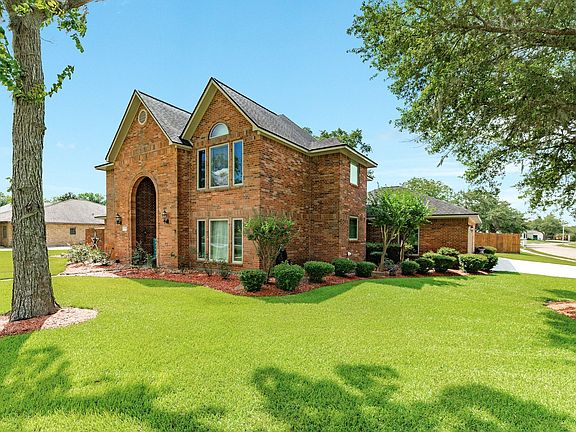 3rd image of 52 Chesswood Ct