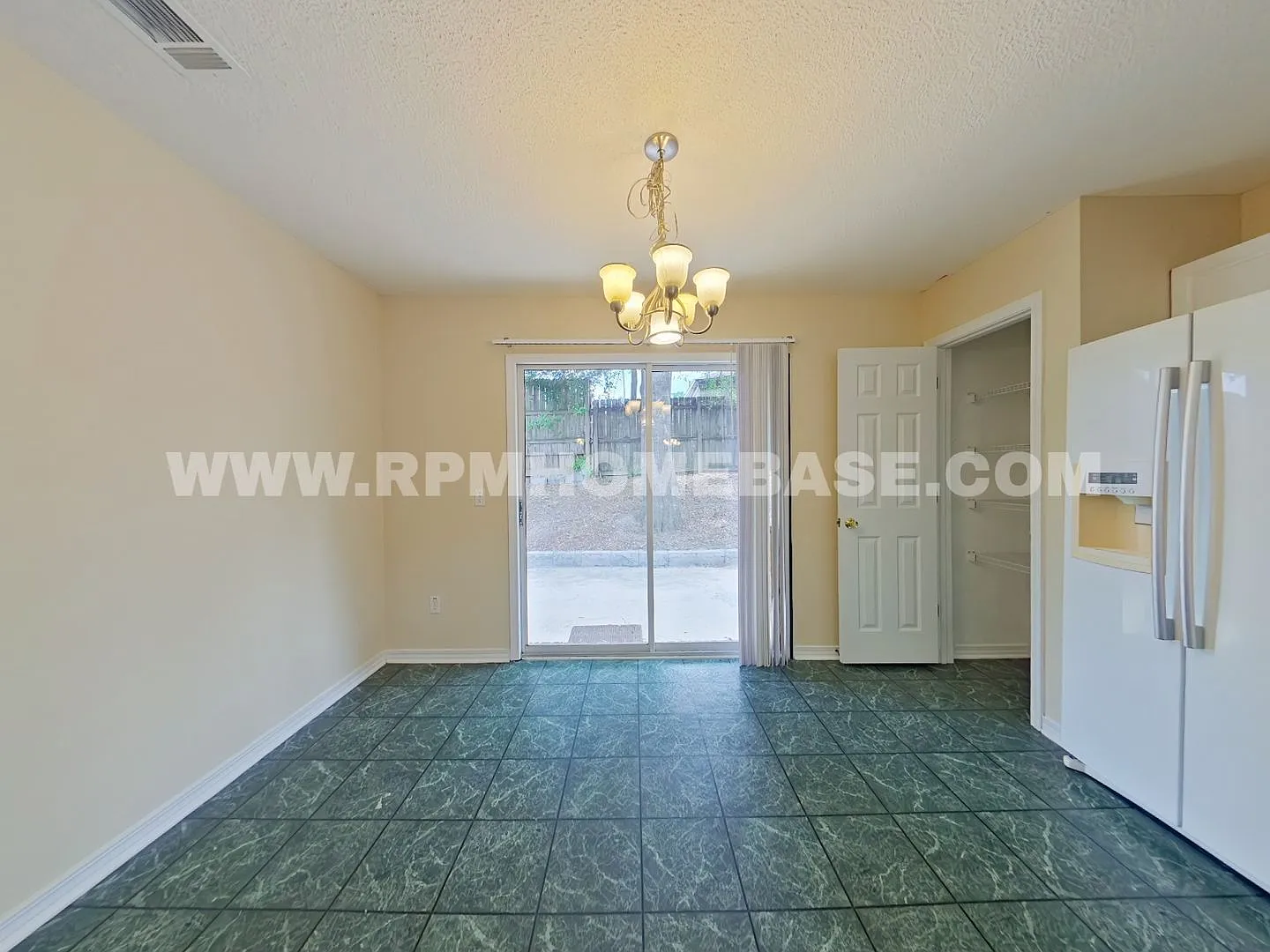 Charming & Well-Located 3-Bedroom Home in Crestview — Photo 4