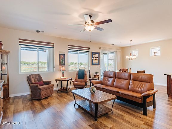 5th image of 1585 Chateau Drive