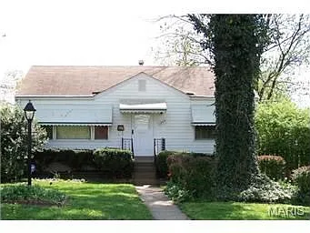 1944 Farrell Dr photo 1