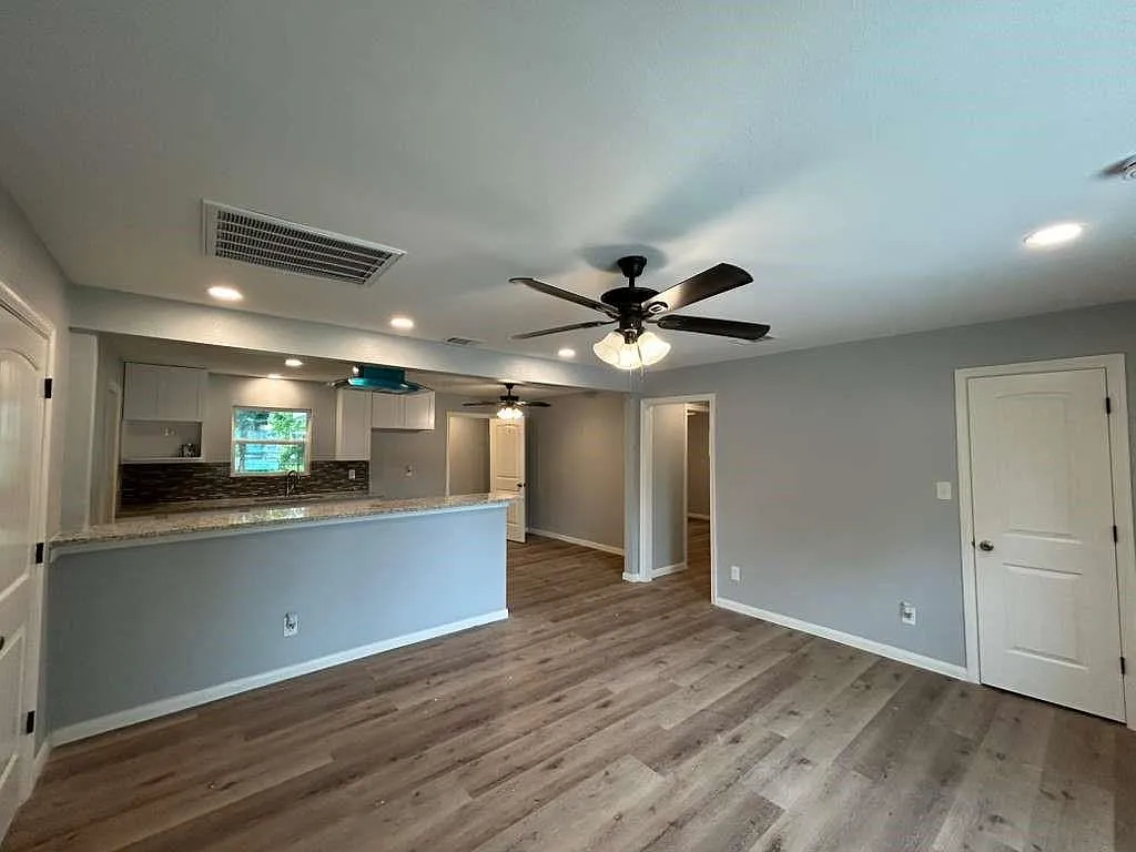 4 bed, 2.0 bath, 1120 sqft, $1,800 — Photo 4